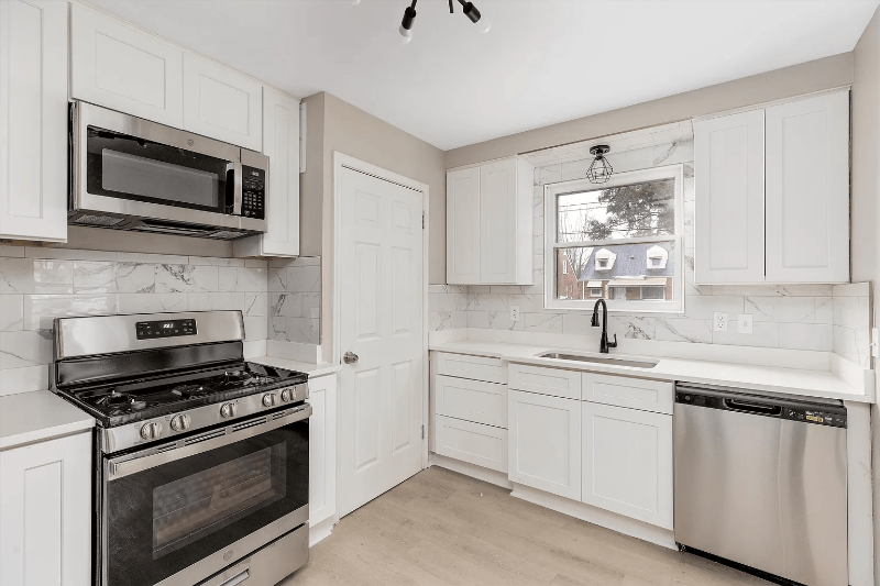 18900 Edgefield St - Photo 3 of 14