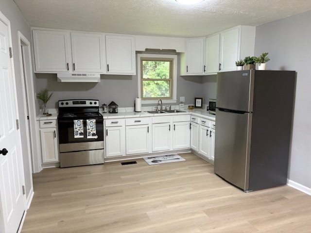 841 Pinewood Dr - Photo 2 of 8