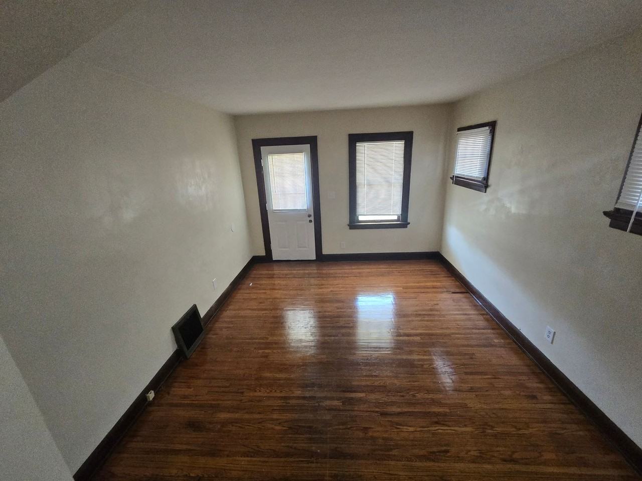 552 Custer Dr - Photo 3 of 14