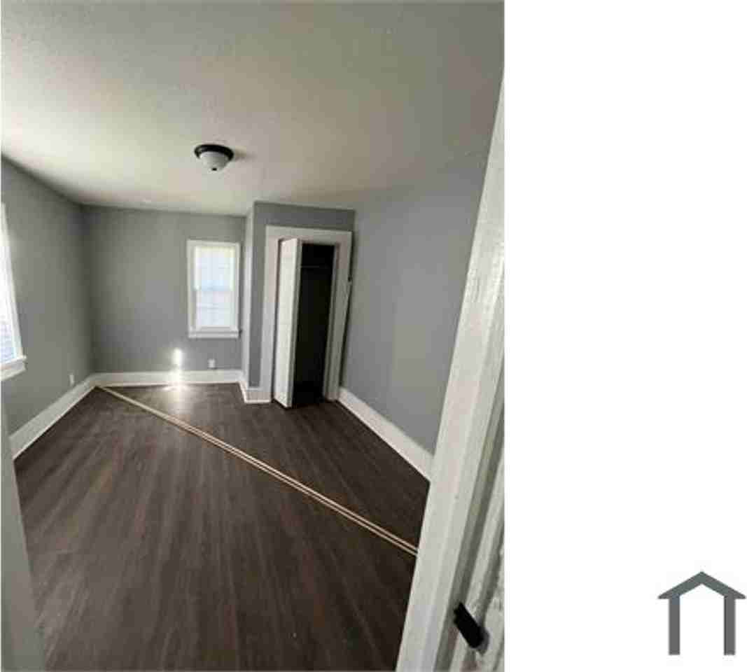 1157 Melrose St - Photo 3 of 3