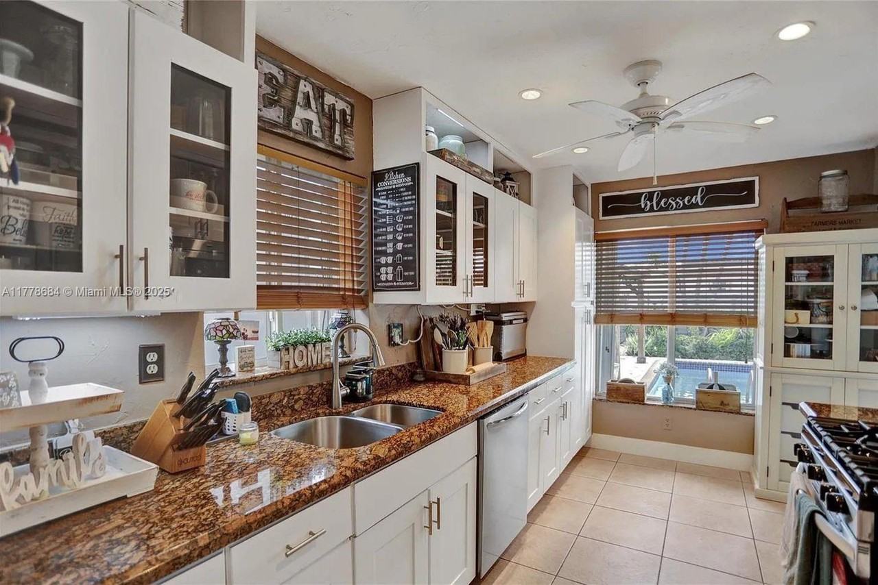 5103 Sw 128th Pl #NA - Photo 2 of 20