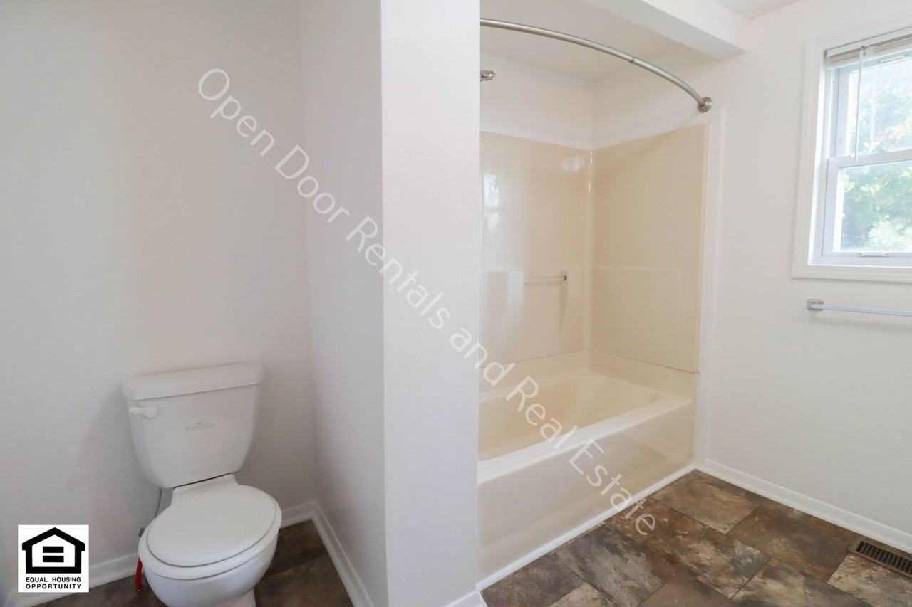 1801 Dallas St - Photo 6 of 14