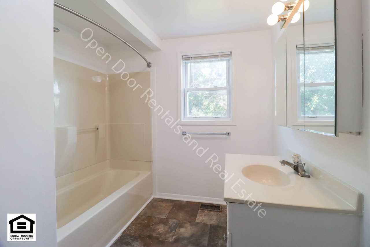 1801 Dallas St - Photo 7 of 14