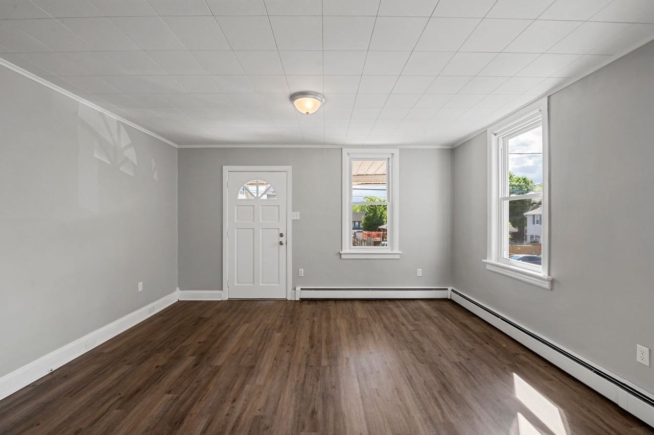 1142 2nd St - Photo 2 of 23