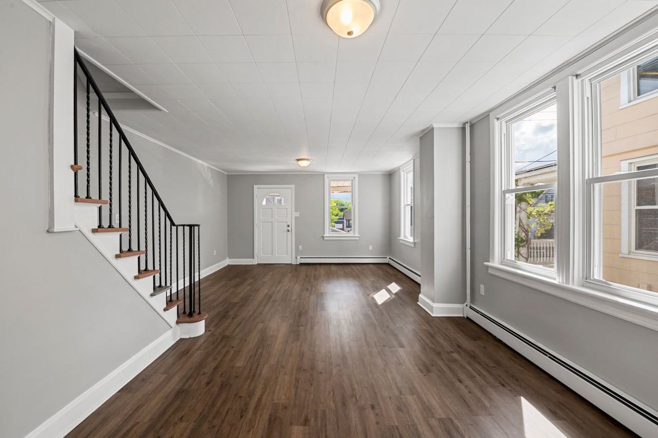 1142 2nd St - Photo 3 of 23