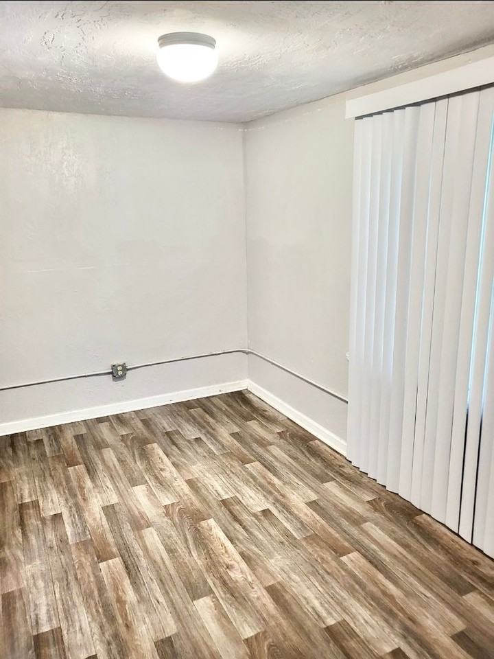 1933 Olive Rd - Photo 4 of 8