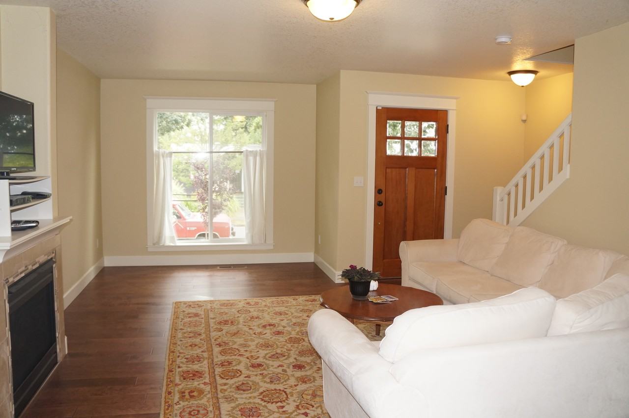 326 Ne Stafford St #A - Photo 3 of 36