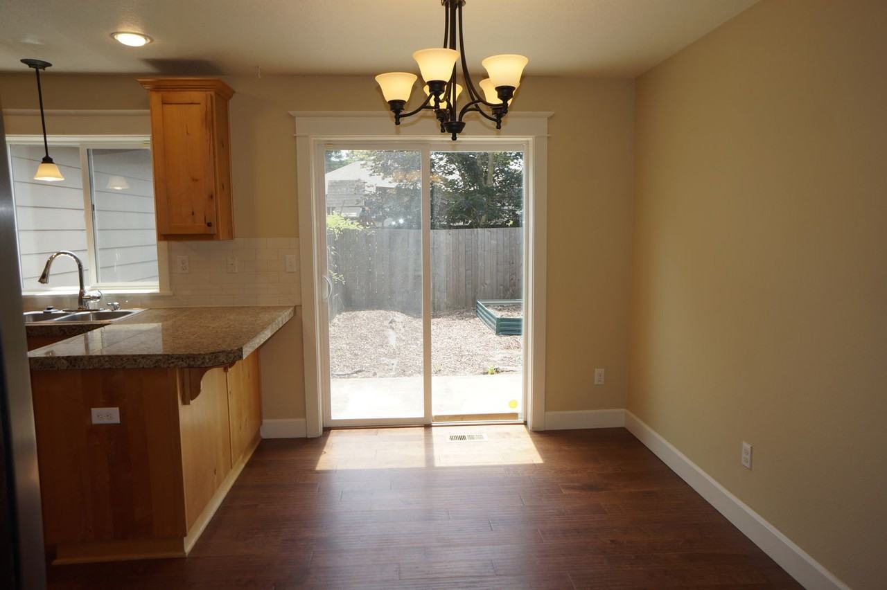 326 Ne Stafford St #A - Photo 7 of 36