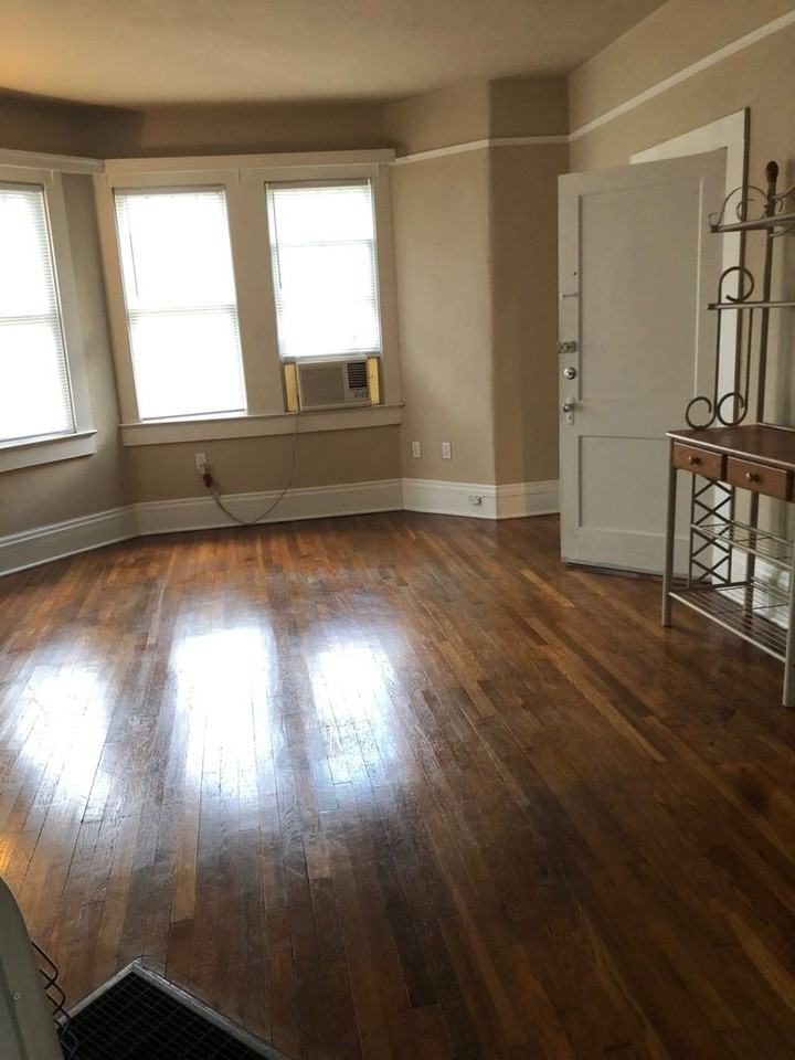1819 Cedardale Ave - Photo 2 of 7