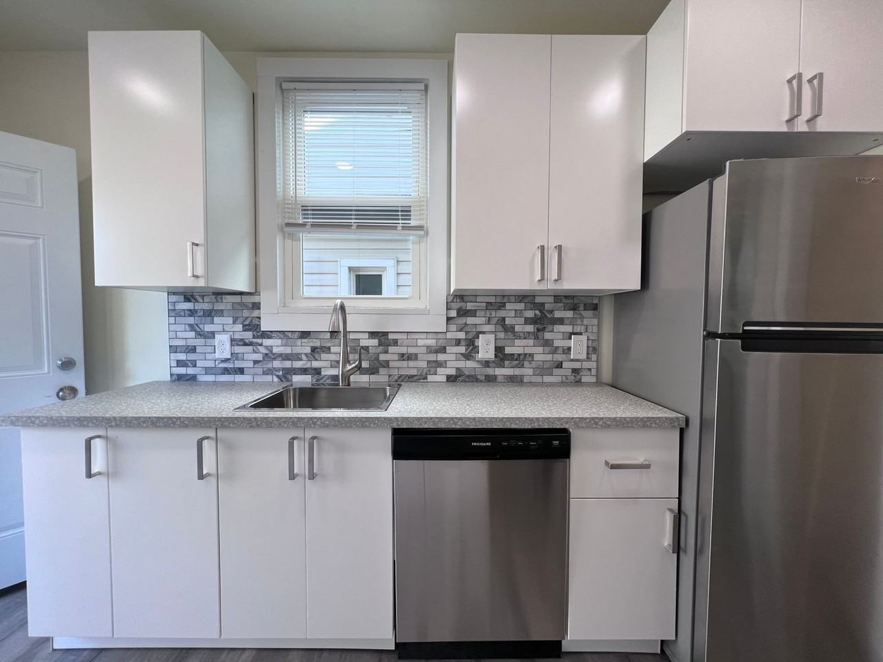 447 William St - Photo 3 of 27