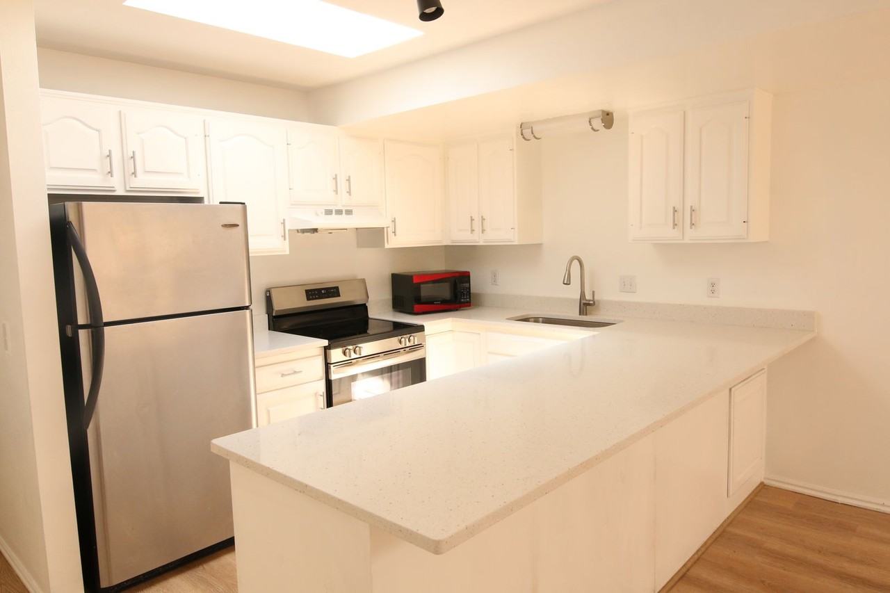 1671 Willowbrook Dr - Photo 2 of 12