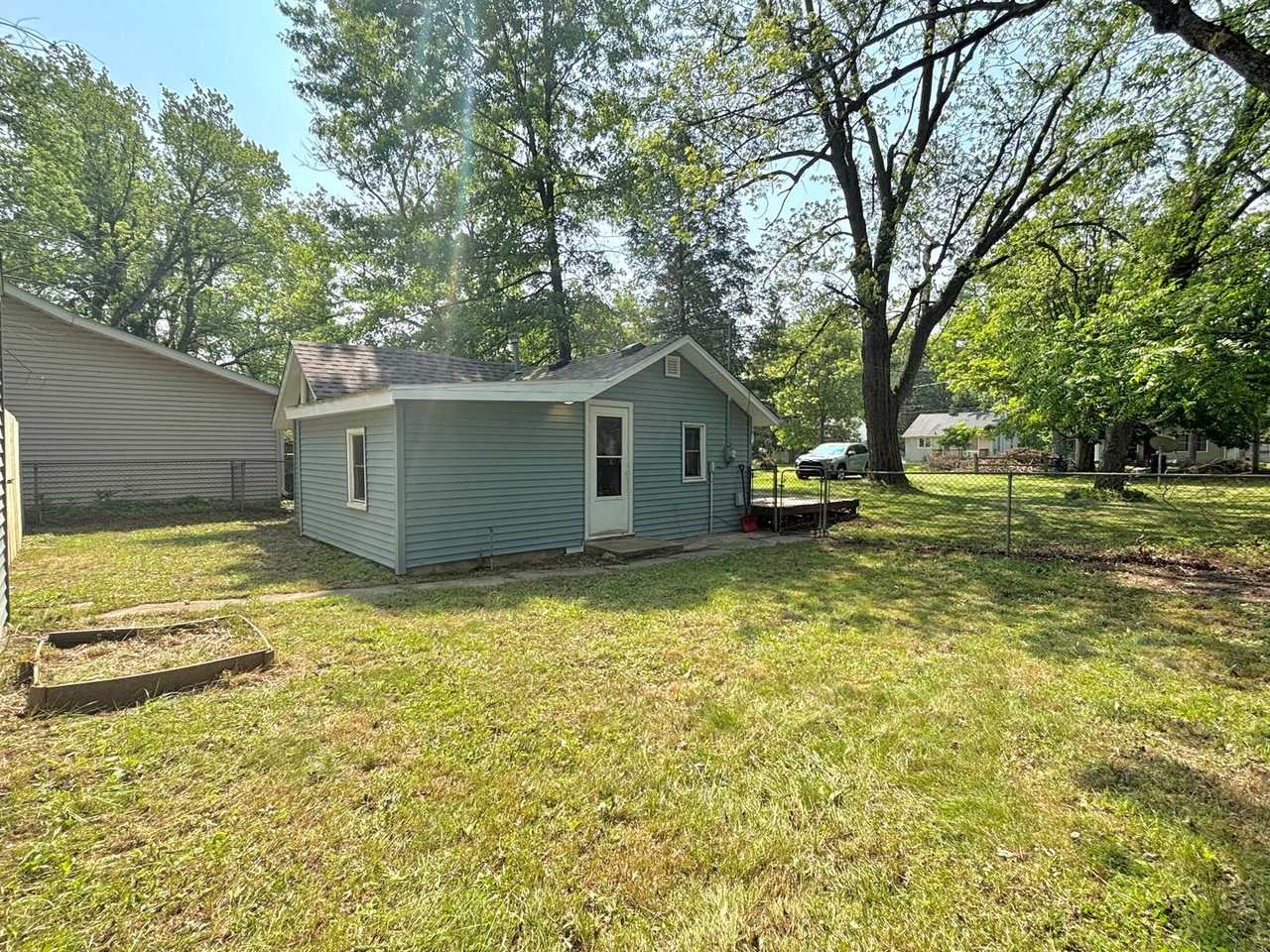 2234 Stevens Ave - Photo 2 of 10