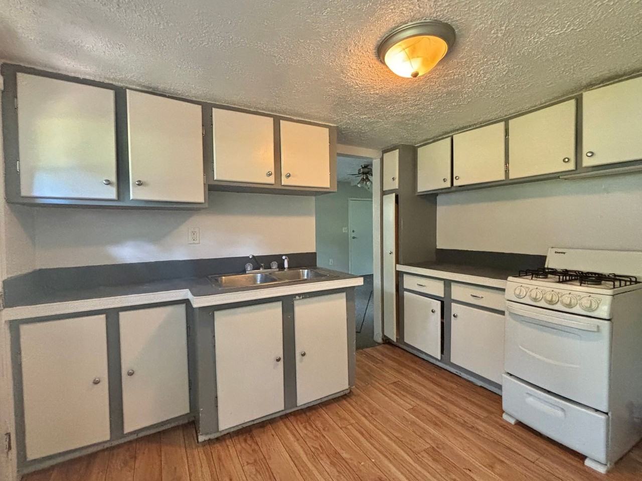 2234 Stevens Ave - Photo 3 of 10