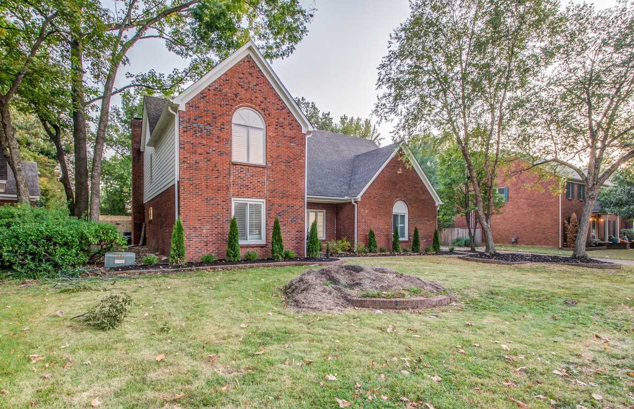 8667 Havenhurst Dr - Photo 2 of 33