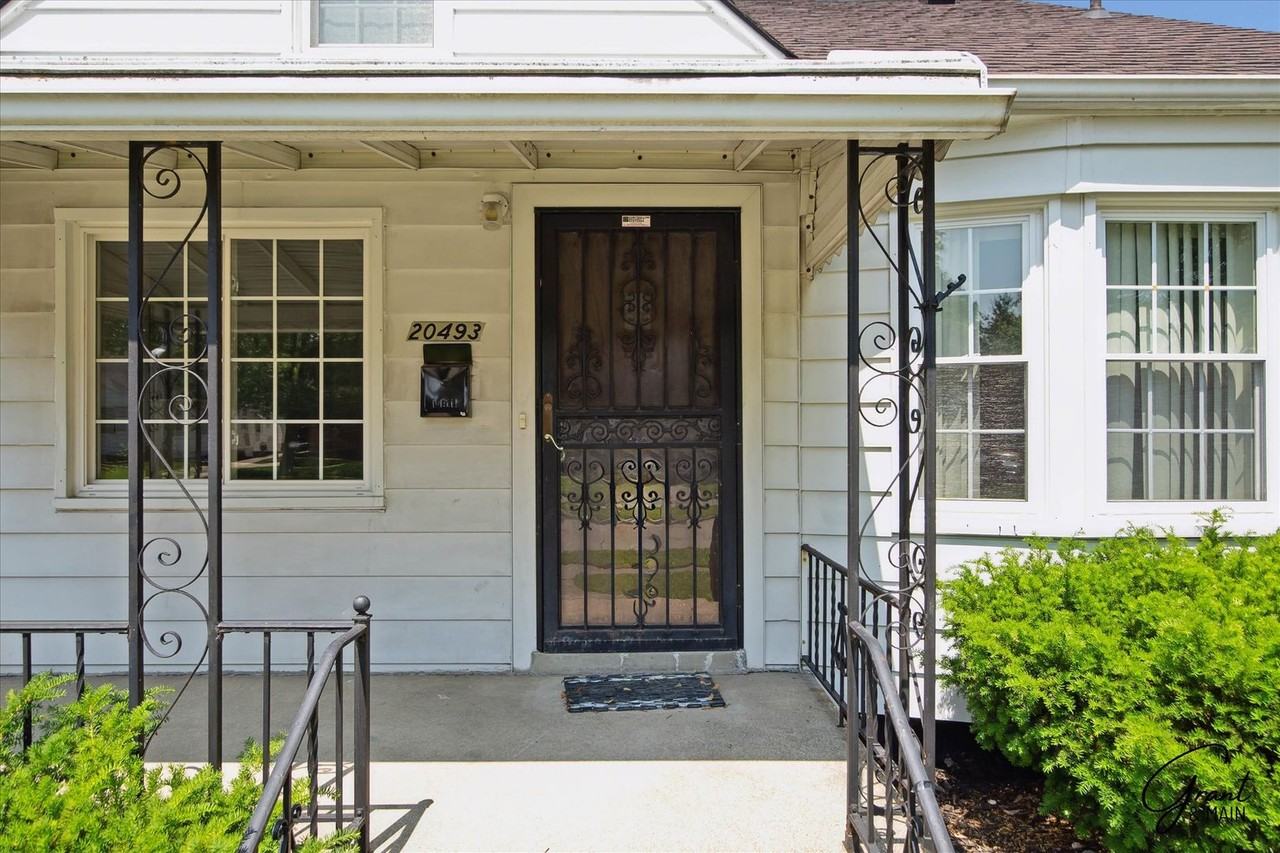 20493 Kingsville St - Photo 2 of 27