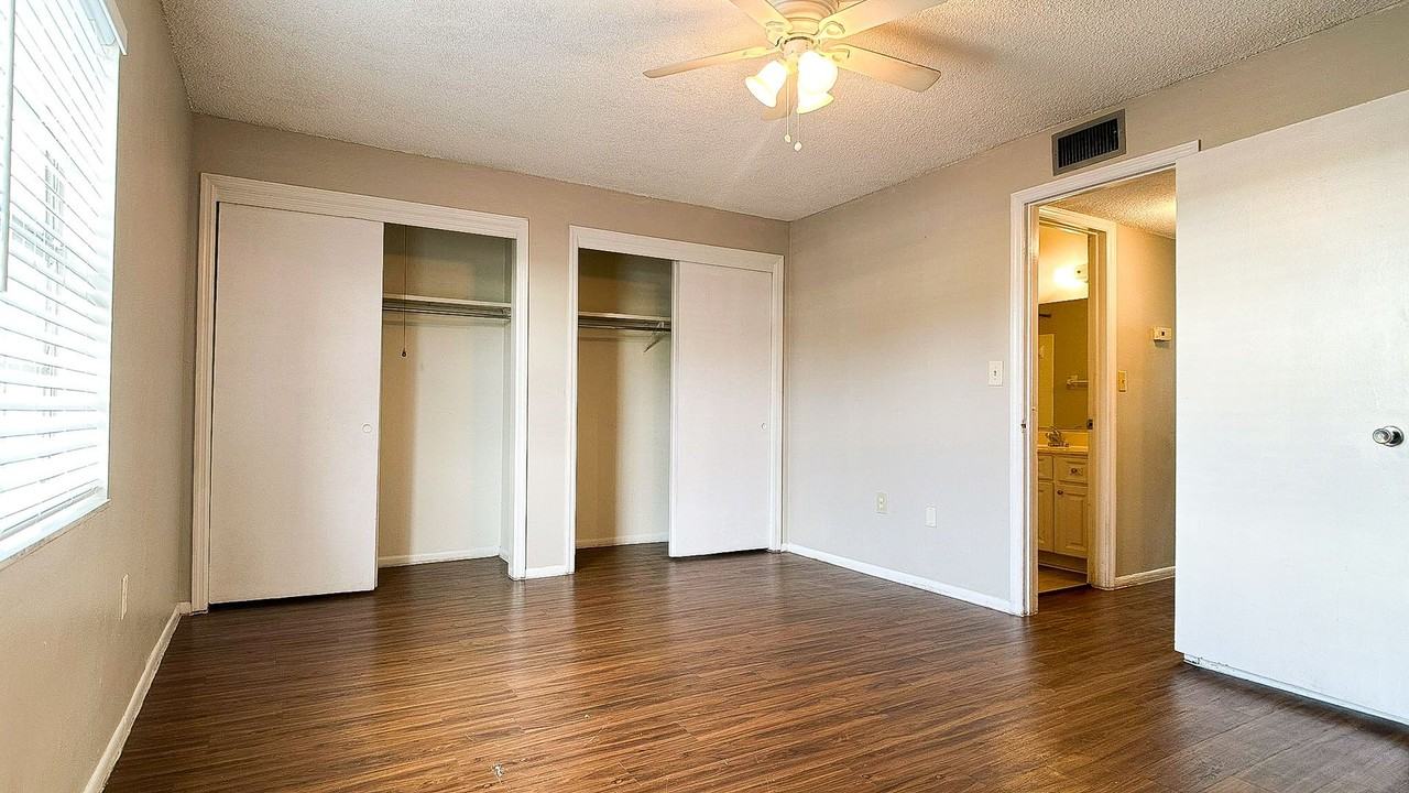 4315 Aegean Dr - Photo 6 of 13