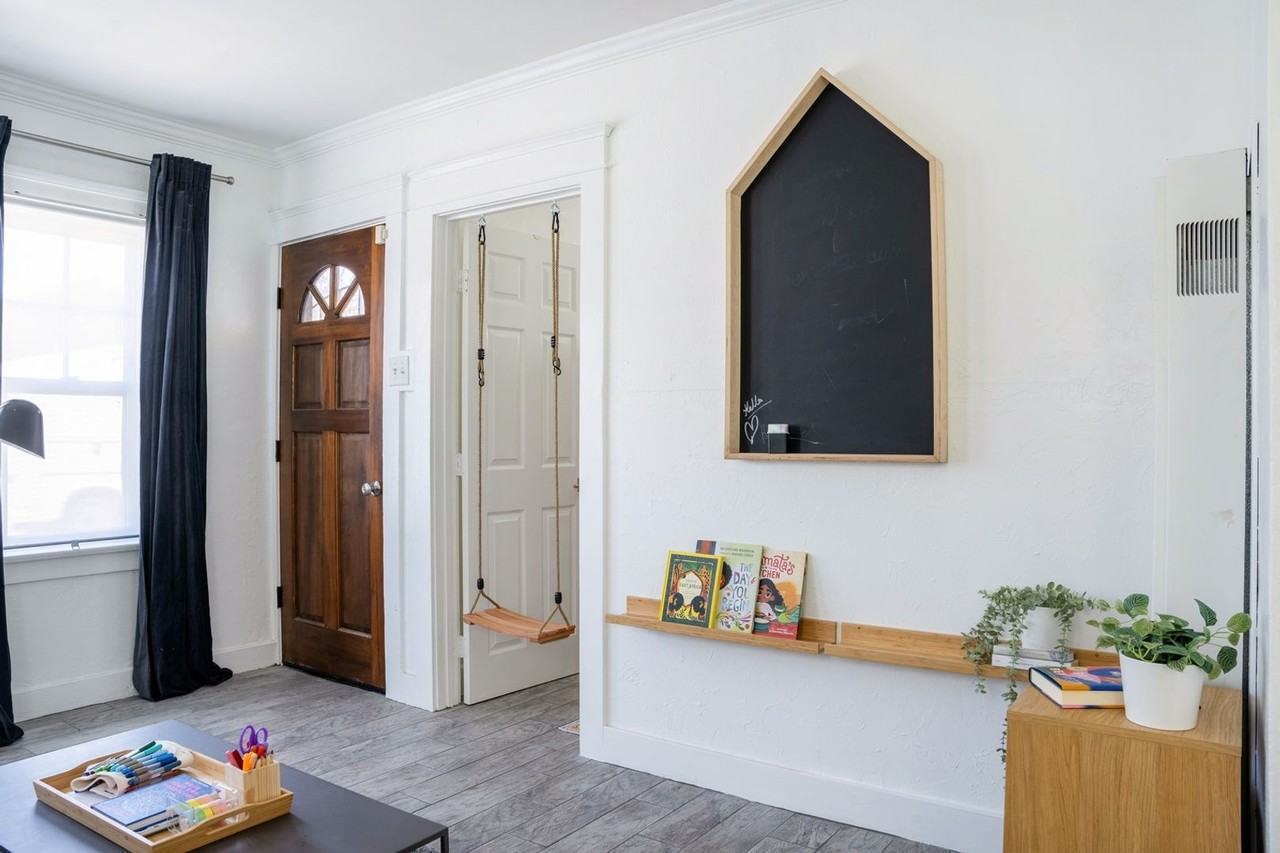 2634 E 11th St - Photo 4 of 18