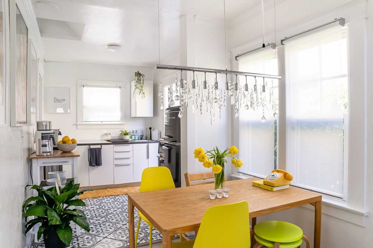 2634 E 11th St - Photo 5 of 18