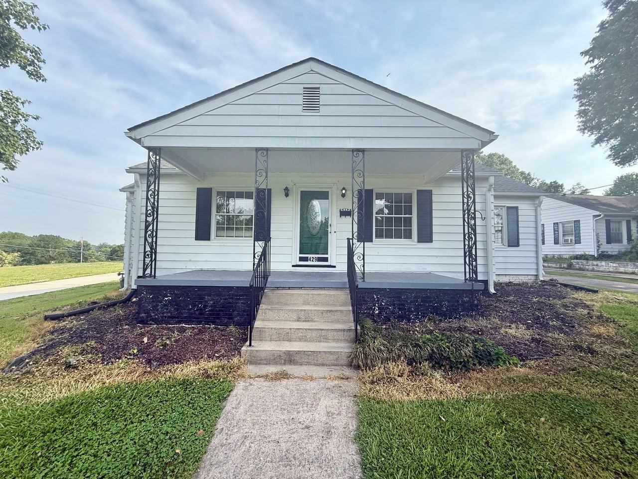 429 Banks Street - Photo 2 of 37