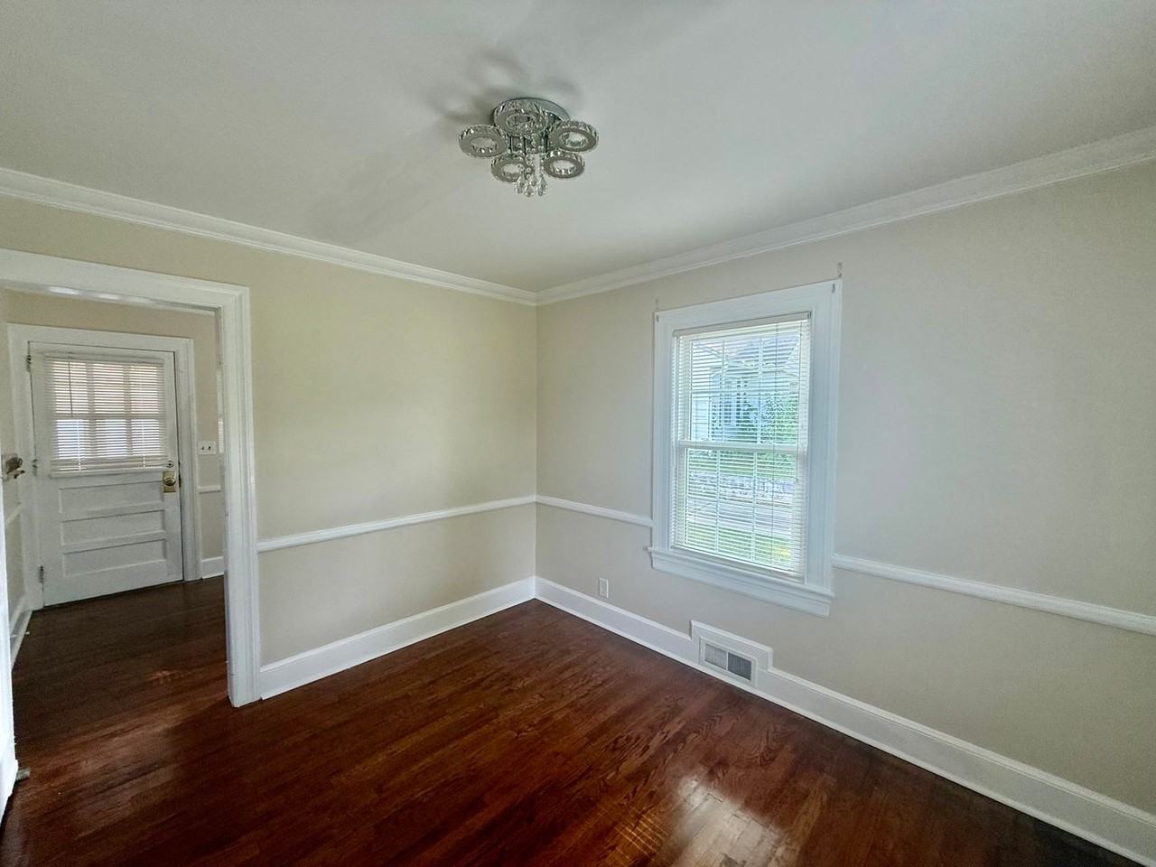 429 Banks Street - Photo 7 of 37