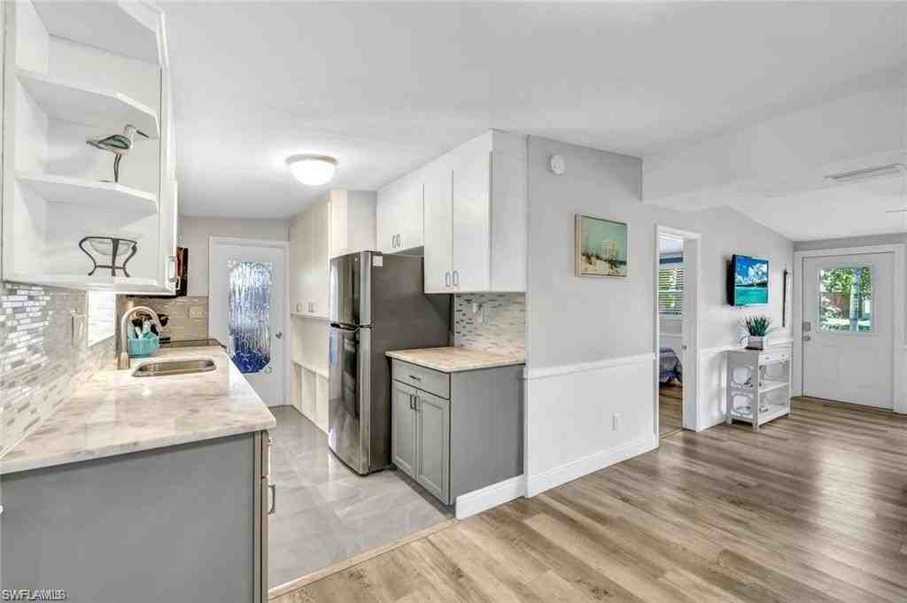 2047 Harbor Ln - Photo 7 of 29