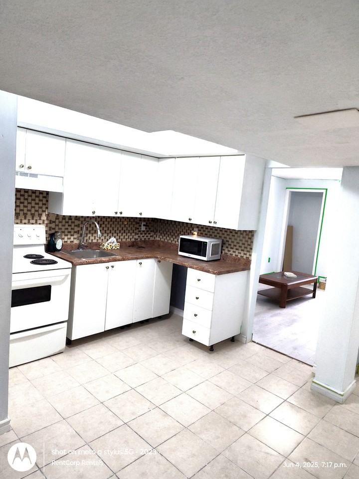 704 Windflower Cres - Photo 3 of 8