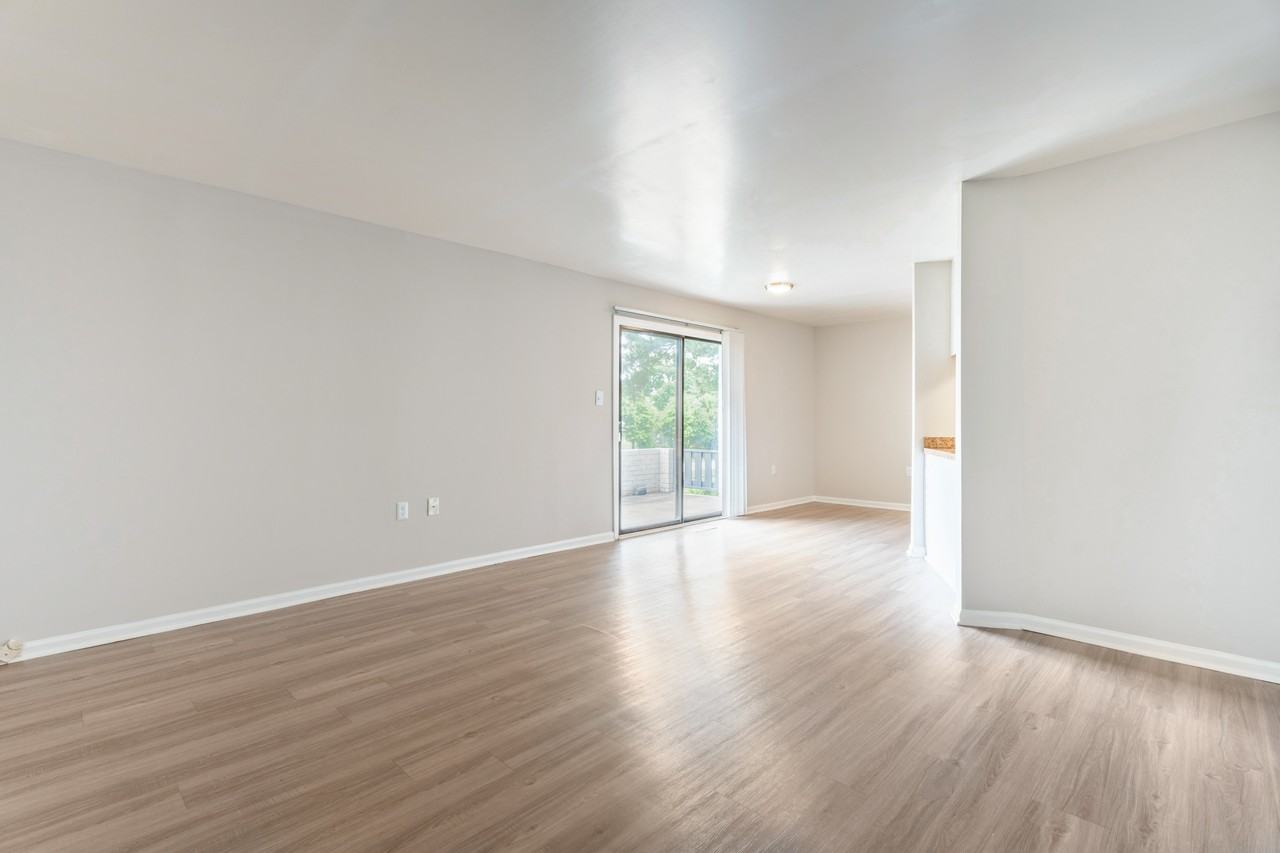 Dawson - Photo 7 of 32