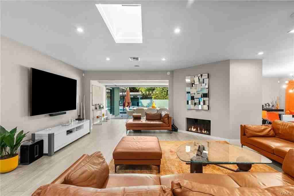 3051 Gertrude Ave - Photo 2 of 8