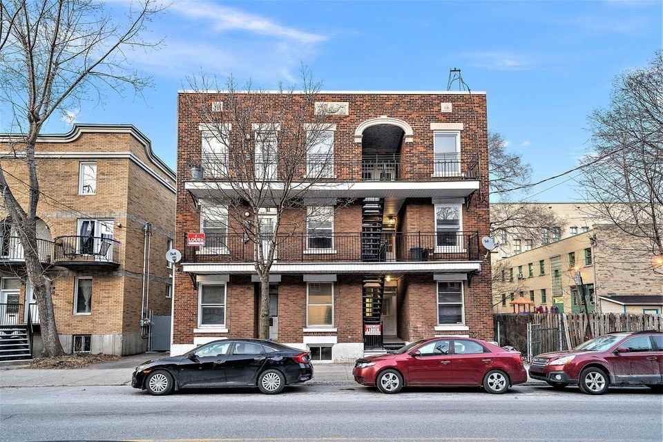 1855A Rue de Champlain - Photo 3 of 10