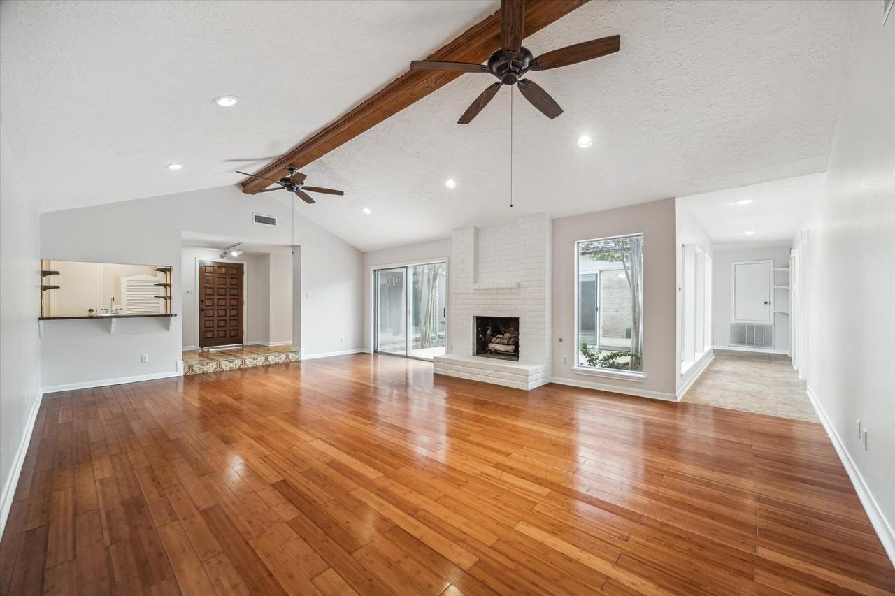 7806 Rollingbrook Dr - Photo 2 of 14