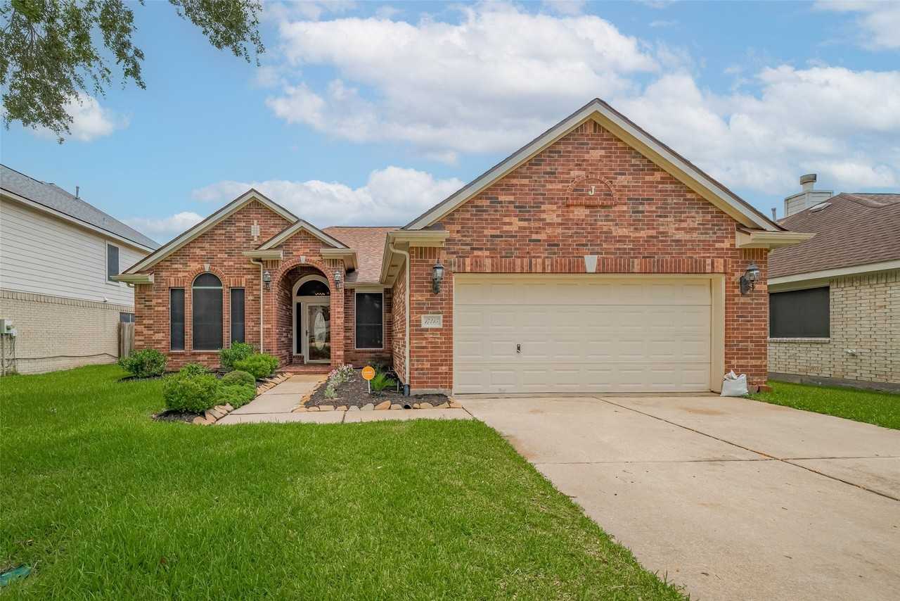 17215 Stratford Green Dr - Photo 2 of 28