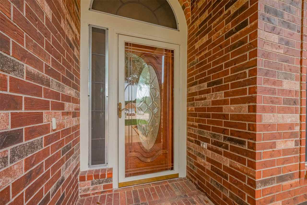 17215 Stratford Green Dr - Photo 3 of 28