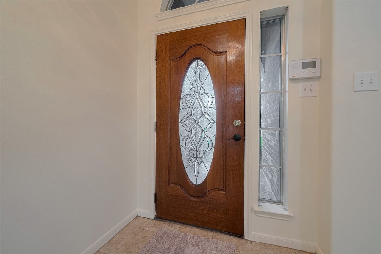 17215 Stratford Green Dr - Photo 4 of 28