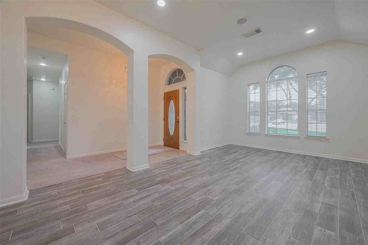 17215 Stratford Green Dr - Photo 6 of 28