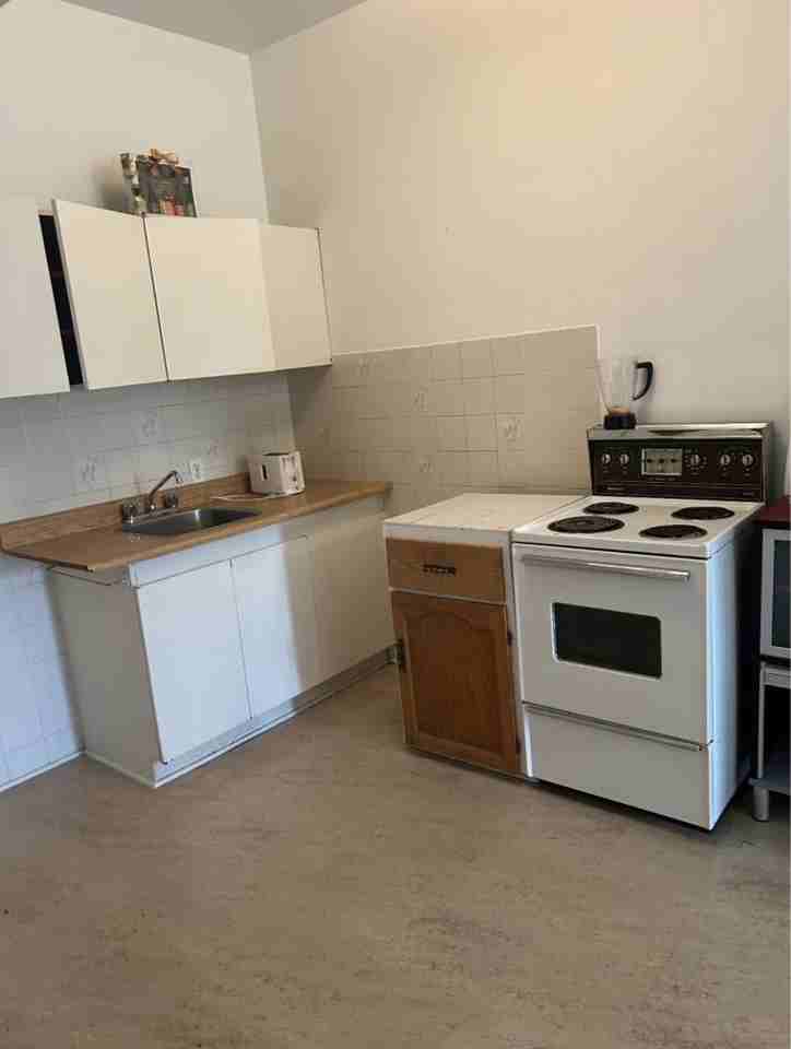 10101 Av Plaza - Photo 3 of 4