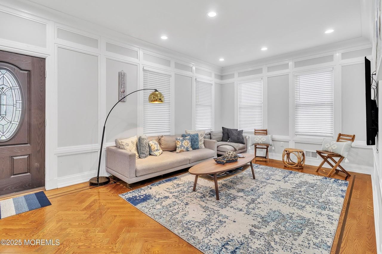 202 Liberty St - Photo 4 of 49