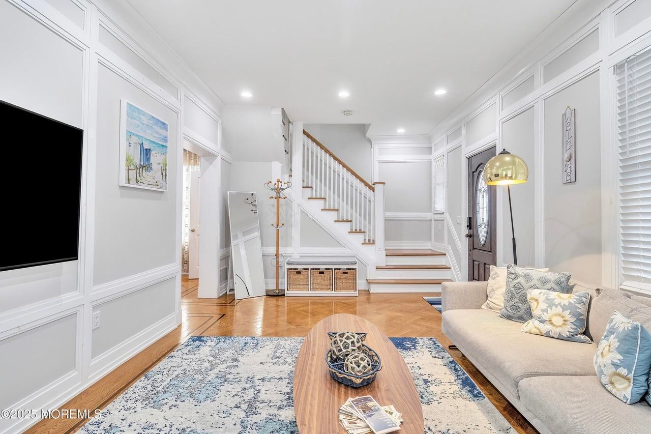 202 Liberty St - Photo 5 of 49