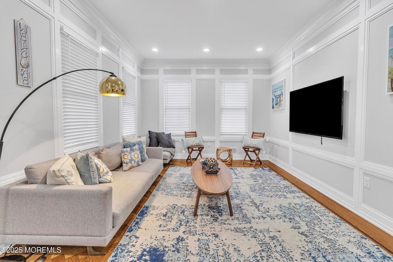 202 Liberty St - Photo 6 of 49