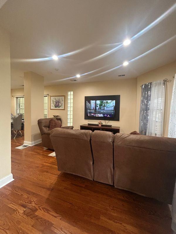 581 Monroe Ave - Photo 3 of 8