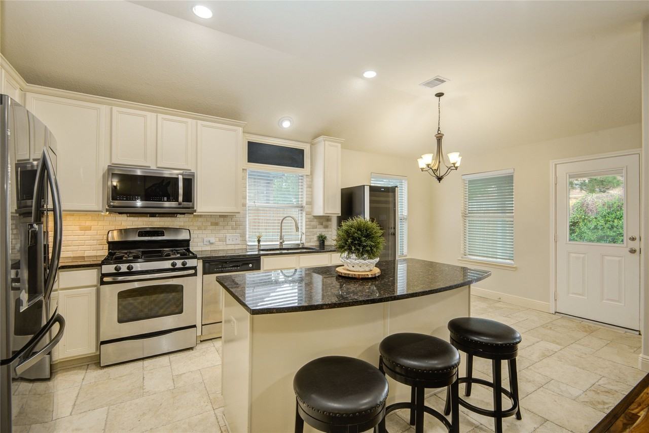 9203 Durango Point Ln - Photo 7 of 27