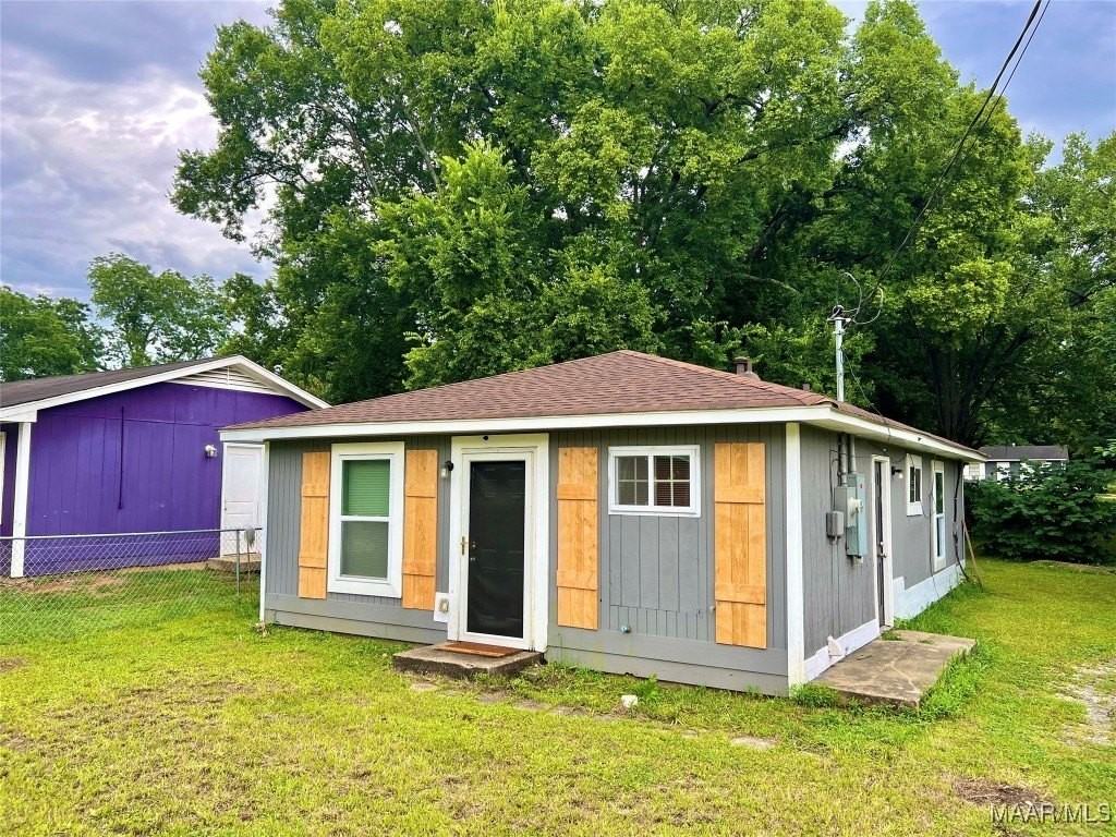 429 Edward St - Photo 2 of 12