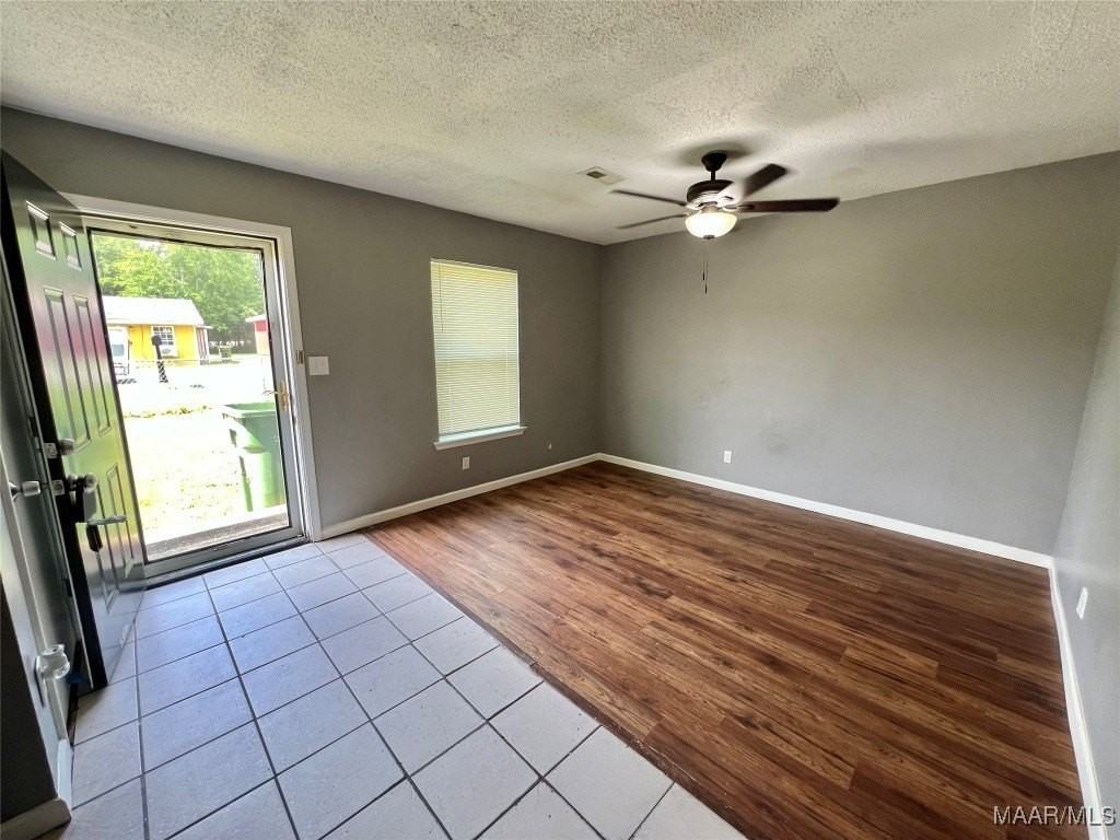 429 Edward St - Photo 7 of 12