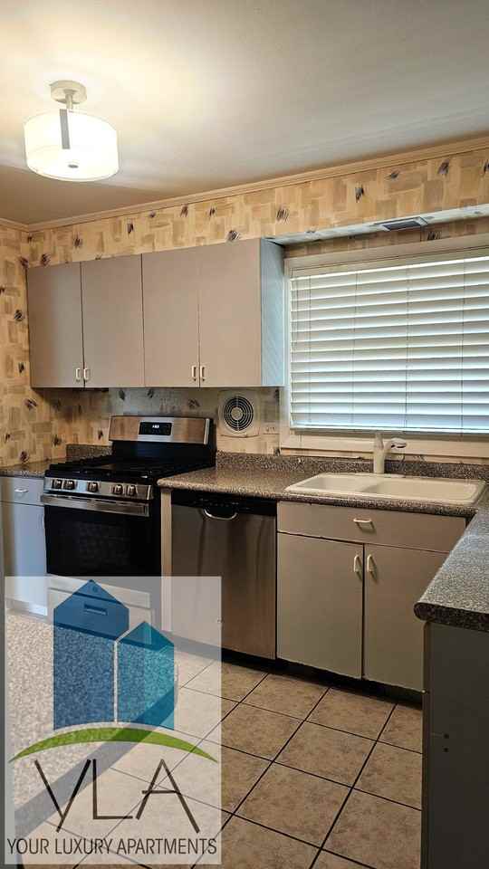 359 Waverly Street - Photo 2 of 16