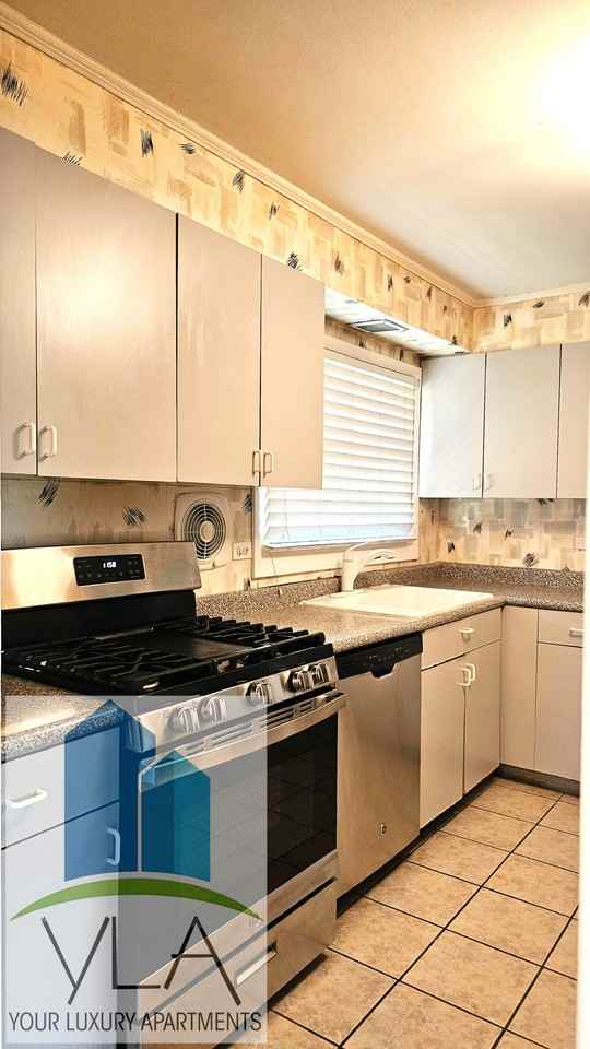 359 Waverly Street - Photo 3 of 16