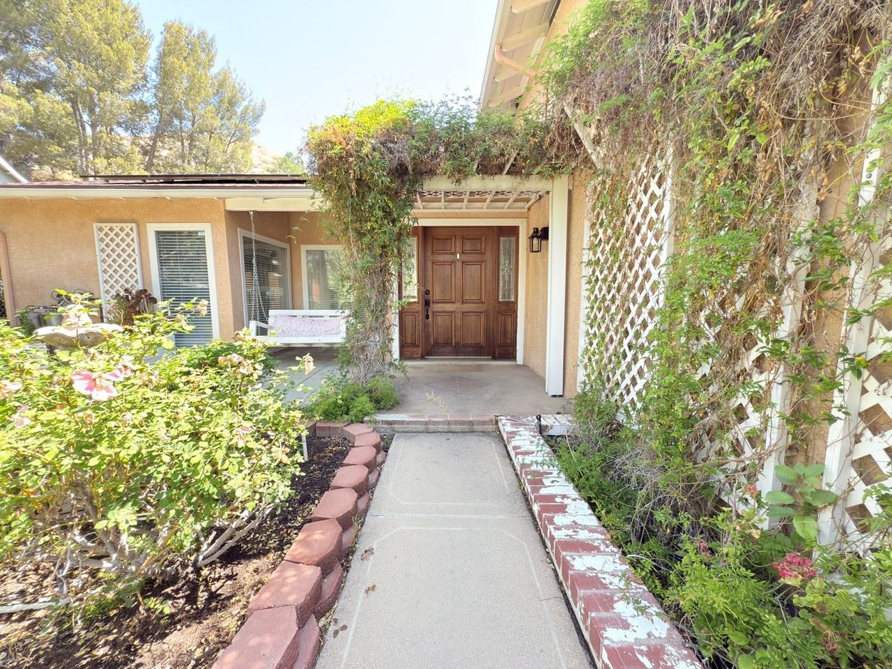 16531 Nearview Dr - Photo 2 of 10