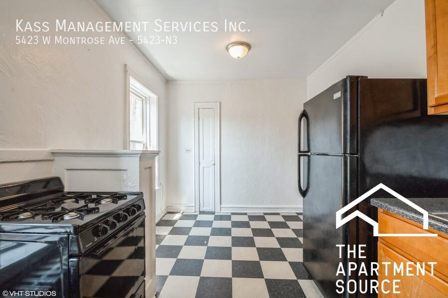 5423 W Montrose Ave #N3