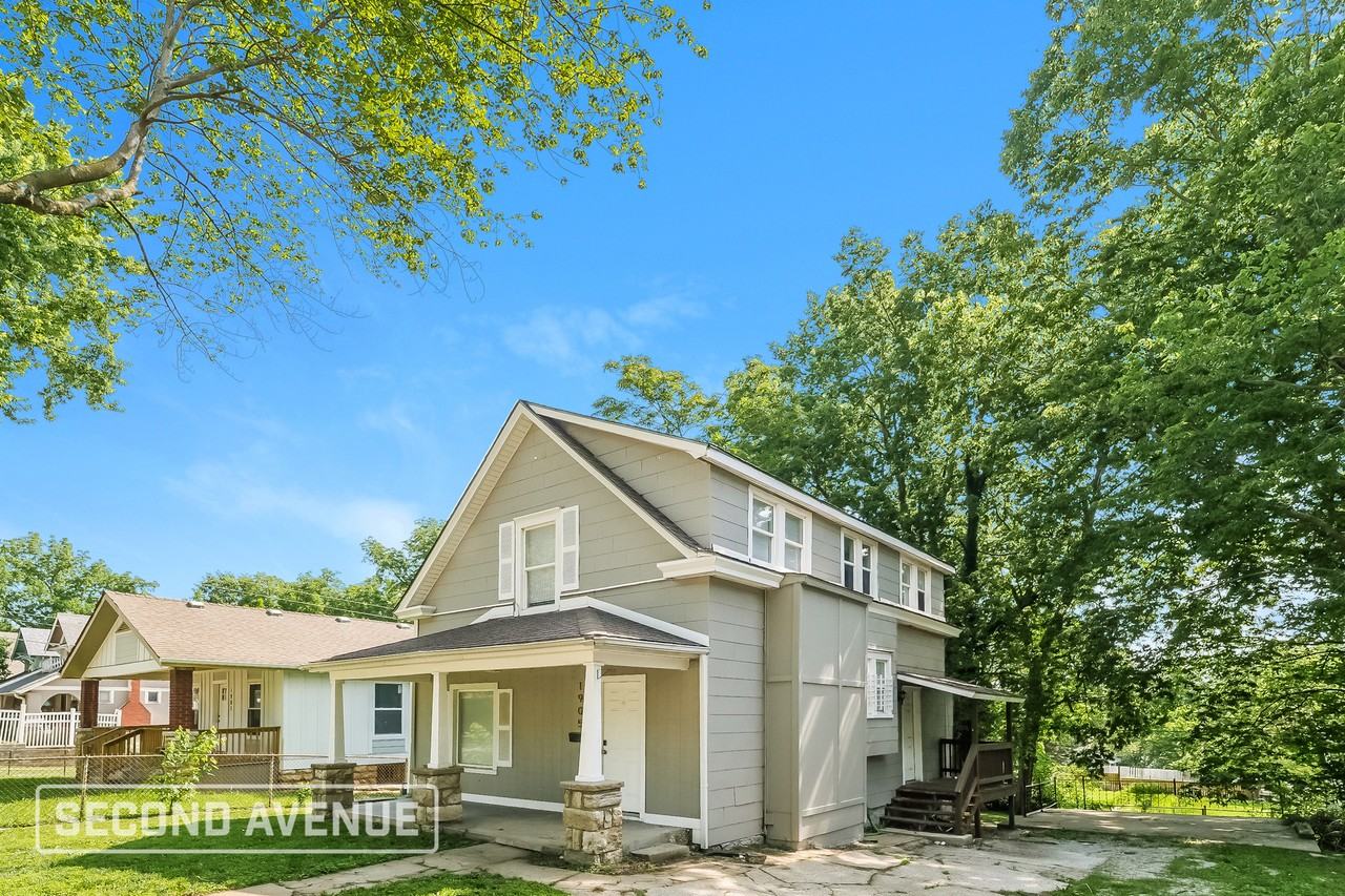 1905 Kensington Ave - Photo 2 of 22