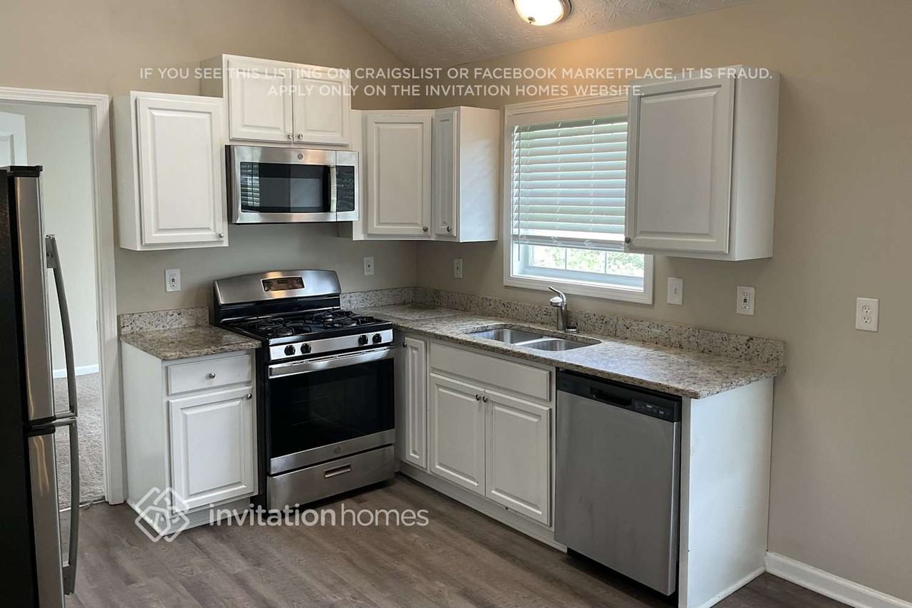 7754 Providence Point Way - Photo 4 of 26