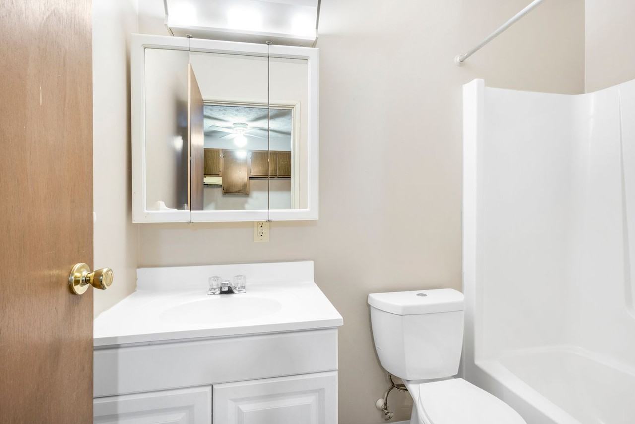 St. Andrews Manor Real Estate LLC DBA Hitchcock Apartments - Photo 3 of 21