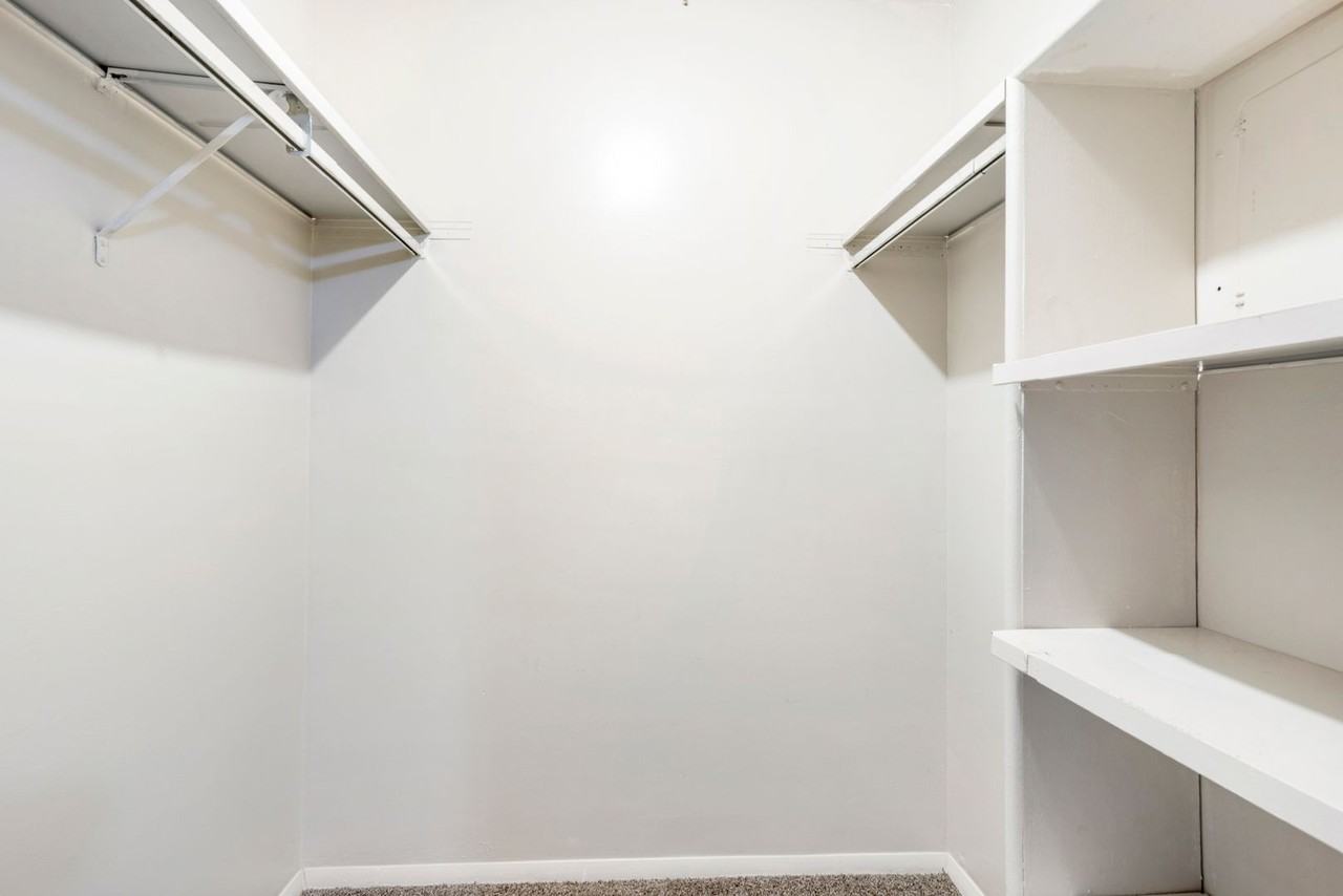 St. Andrews Manor Real Estate LLC DBA Hitchcock Apartments - Photo 5 of 21